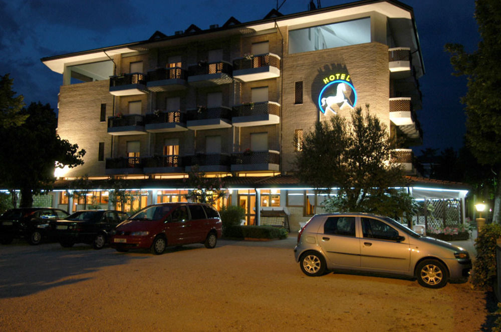 Al Cavallino Bianco Lignano Sabbiadoro Esterno foto